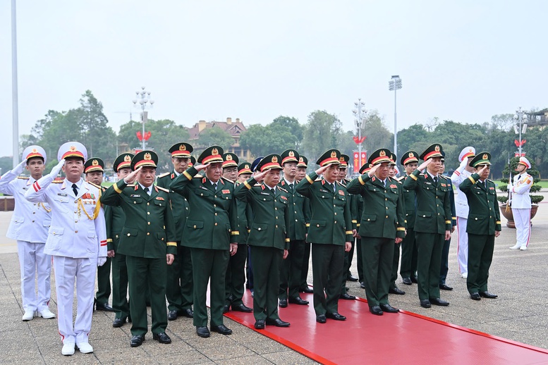 Lãnh đạo Đảng, Nhà nước vào Lăng viếng Chủ tịch Hồ Chí Minh nhân kỷ niệm 50 năm Ngày Giải phóng miền Nam, thống nhất đất nước- Ảnh 3.